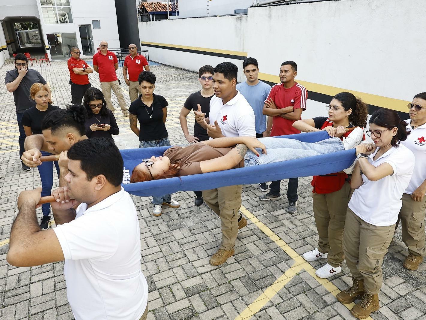 Treinamento da Cruz Vermelha.